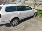 Volkswagen Passat 2008 года за 4 000 000 тг. в Шымкент – фото 2