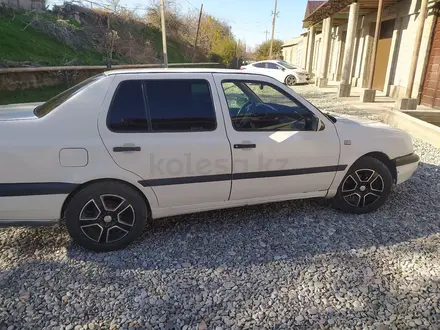 Volkswagen Vento 1994 года за 1 100 000 тг. в Шымкент – фото 2