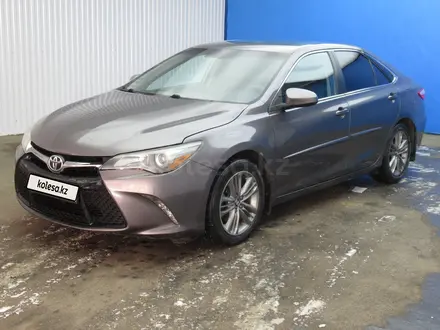 Toyota Camry 2016 года за 6 720 100 тг. в Актобе – фото 3