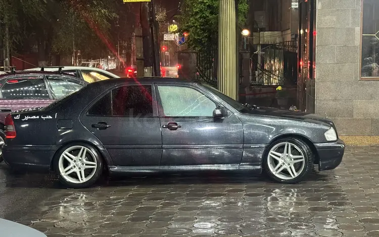 Mercedes-Benz C 200 1995 годаfor2 500 000 тг. в Алматы