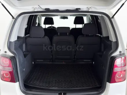 Volkswagen Touran 2009 года за 4 100 000 тг. в Астана – фото 10