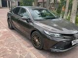 Toyota Camry 2020 года за 14 800 000 тг. в Тараз – фото 2