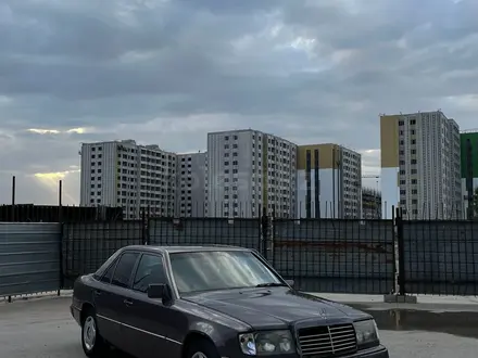 Mercedes-Benz E 200 1991 года за 1 300 000 тг. в Алматы – фото 2