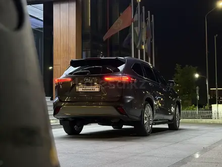 Toyota Highlander 2023 года за 29 000 000 тг. в Шымкент – фото 3