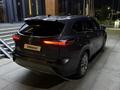 Toyota Highlander 2023 года за 29 000 000 тг. в Шымкент – фото 4