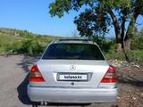 Mercedes-Benz C 180 1995 годаүшін1 300 000 тг. в Усть-Каменогорск – фото 4
