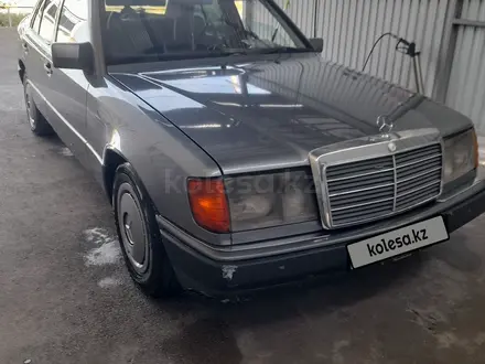 Mercedes-Benz E 200 1991 года за 1 600 000 тг. в Туркестан – фото 4