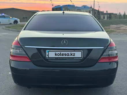 Mercedes-Benz S 500 2006 года за 6 000 000 тг. в Актобе – фото 13