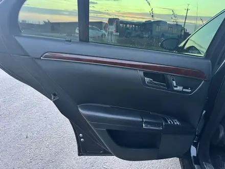 Mercedes-Benz S 500 2006 года за 6 000 000 тг. в Актобе – фото 20