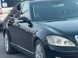 Mercedes-Benz S 500 2006 года за 6 000 000 тг. в Актобе – фото 4
