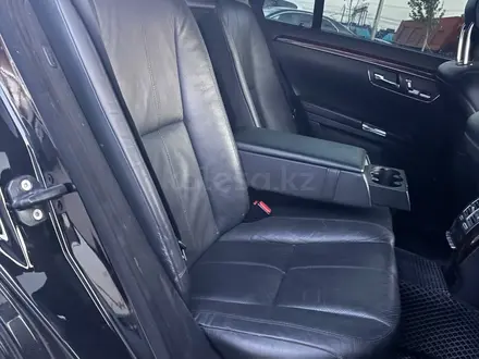 Mercedes-Benz S 500 2006 года за 6 000 000 тг. в Актобе – фото 30