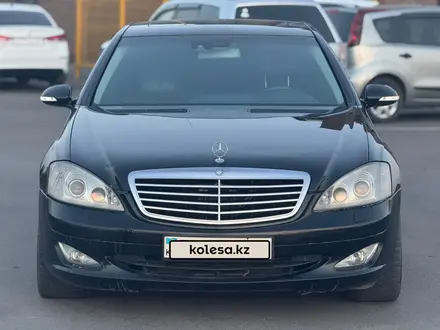 Mercedes-Benz S 500 2006 года за 6 000 000 тг. в Актобе – фото 2