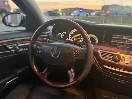 Mercedes-Benz S 500 2006 года за 6 000 000 тг. в Актобе – фото 40