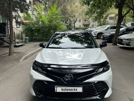 Toyota Camry 2020 года за 13 000 000 тг. в Алматы – фото 3