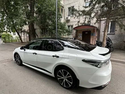 Toyota Camry 2020 года за 13 000 000 тг. в Алматы – фото 9