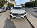 Volkswagen Touareg 2019 года за 29 588 888 тг. в Астана