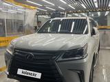 Lexus LX 570 2017 года за 45 000 000 тг. в Астана