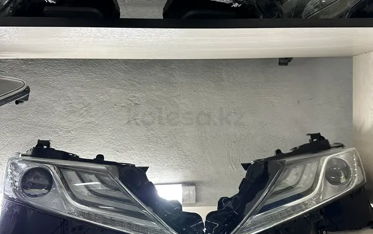 Фары Тойота Камри 70-75 оригинал люкс за 295 000 тг. в Усть-Каменогорск