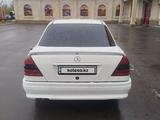 Mercedes-Benz C 220 1995 года за 1 350 000 тг. в Караганда – фото 2