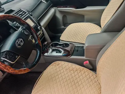 Toyota Camry 2014 года за 6 200 000 тг. в Жанаозен – фото 10