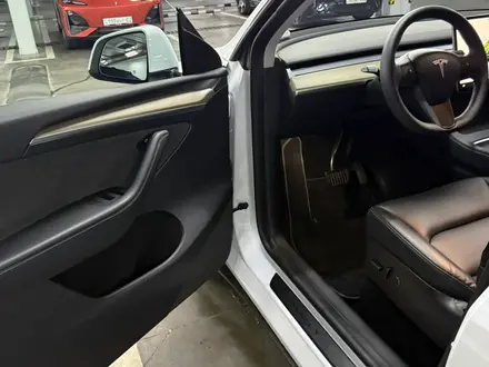 Tesla Model Y 2023 года за 16 500 000 тг. в Алматы – фото 4