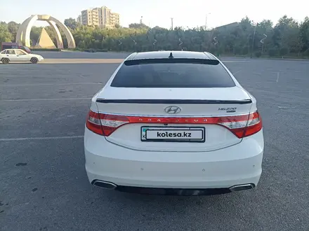 Hyundai Grandeur 2015 года за 6 000 000 тг. в Шымкент – фото 4