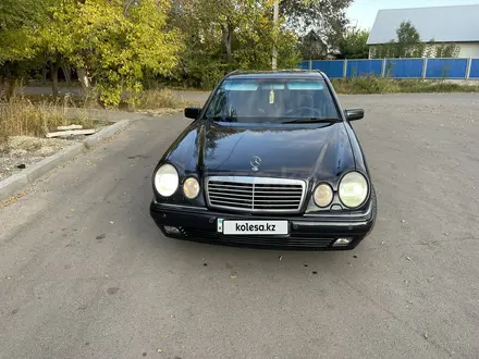 Mercedes-Benz E 200 1997 года за 2 550 000 тг. в Караганда