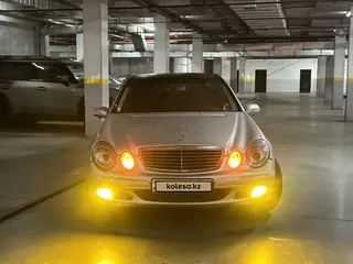 Mercedes-Benz E 320