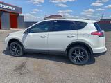 Toyota RAV4 2017 года за 9 600 000 тг. в Кульсары – фото 3