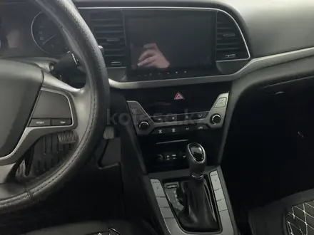 Hyundai Elantra 2018 года за 8 100 000 тг. в Актау – фото 10