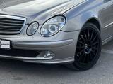 Mercedes-Benz E 320 2003 годаfor4 950 000 тг. в Караганда – фото 4