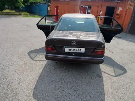 Mercedes-Benz E 230 1993 года за 600 000 тг. в Тараз – фото 2