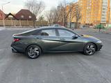 Hyundai Elantra 2023 года за 9 450 000 тг. в Караганда – фото 4