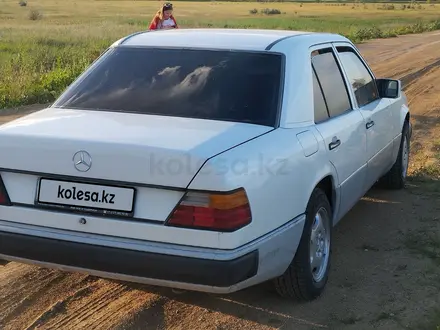 Mercedes-Benz E 230 1992 года за 1 600 000 тг. в Караганда – фото 2