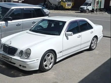 Mercedes-Benz E 320 2000 года за 7 500 000 тг. в Тараз – фото 2