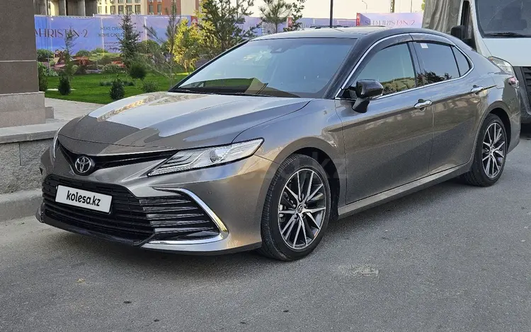 Toyota Camry 2022 годаfor19 000 000 тг. в Шымкент