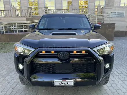 Toyota 4Runner 2020 года за 20 850 000 тг. в Уральск – фото 2