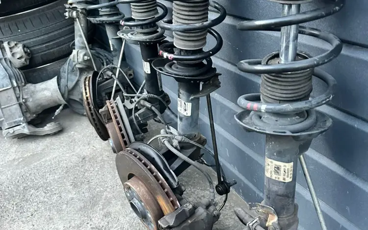 Стойки амортизатор пружина Skoda Yeti Япония за 9 990 тг. в Алматы