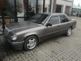 Mercedes-Benz E 220 1990 года за 1 000 000 тг. в Алматы