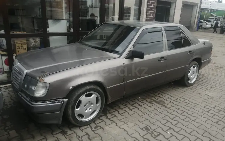 Mercedes-Benz E 220 1990 года за 1 000 000 тг. в Алматы
