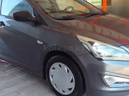 Hyundai Solaris 2015 года за 4 800 000 тг. в Атырау – фото 3