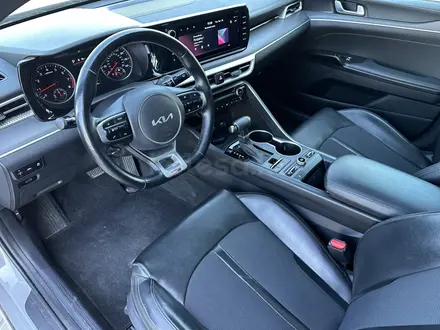 Kia K5 2021 года за 8 990 000 тг. в Актау – фото 11