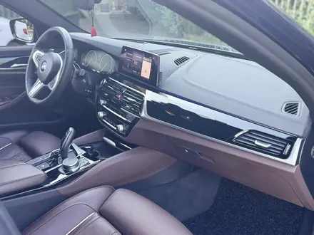 BMW 530 2018 года за 17 800 000 тг. в Алматы – фото 23