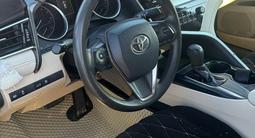 Toyota Camry 2018 года за 8 500 000 тг. в Уральск – фото 3