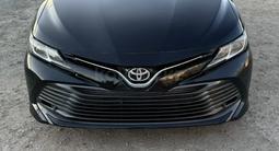 Toyota Camry 2018 года за 8 500 000 тг. в Уральск – фото 2