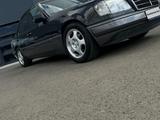 Mercedes-Benz E 220 1994 годаүшін3 000 000 тг. в Уральск – фото 2