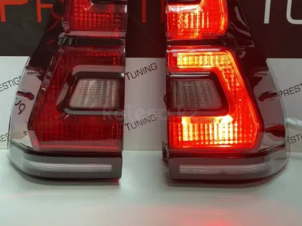 Задние фонари на Land Cruiser Prado 120 дизайн 2018 (Красный цвет) за 110 000 тг. в Астана – фото 3