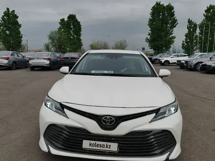 Toyota Camry 2020 года за 9 700 000 тг. в Алматы – фото 2