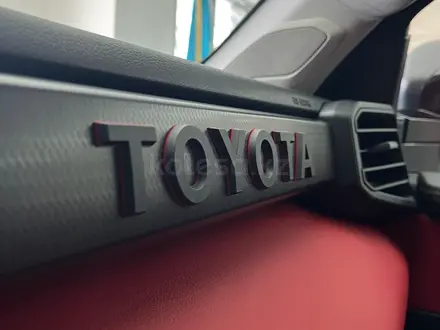 Toyota Sequoia 2023 года за 67 500 000 тг. в Алматы – фото 25