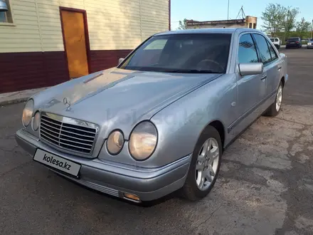 Mercedes-Benz E 240 1998 года за 3 900 000 тг. в Караганда